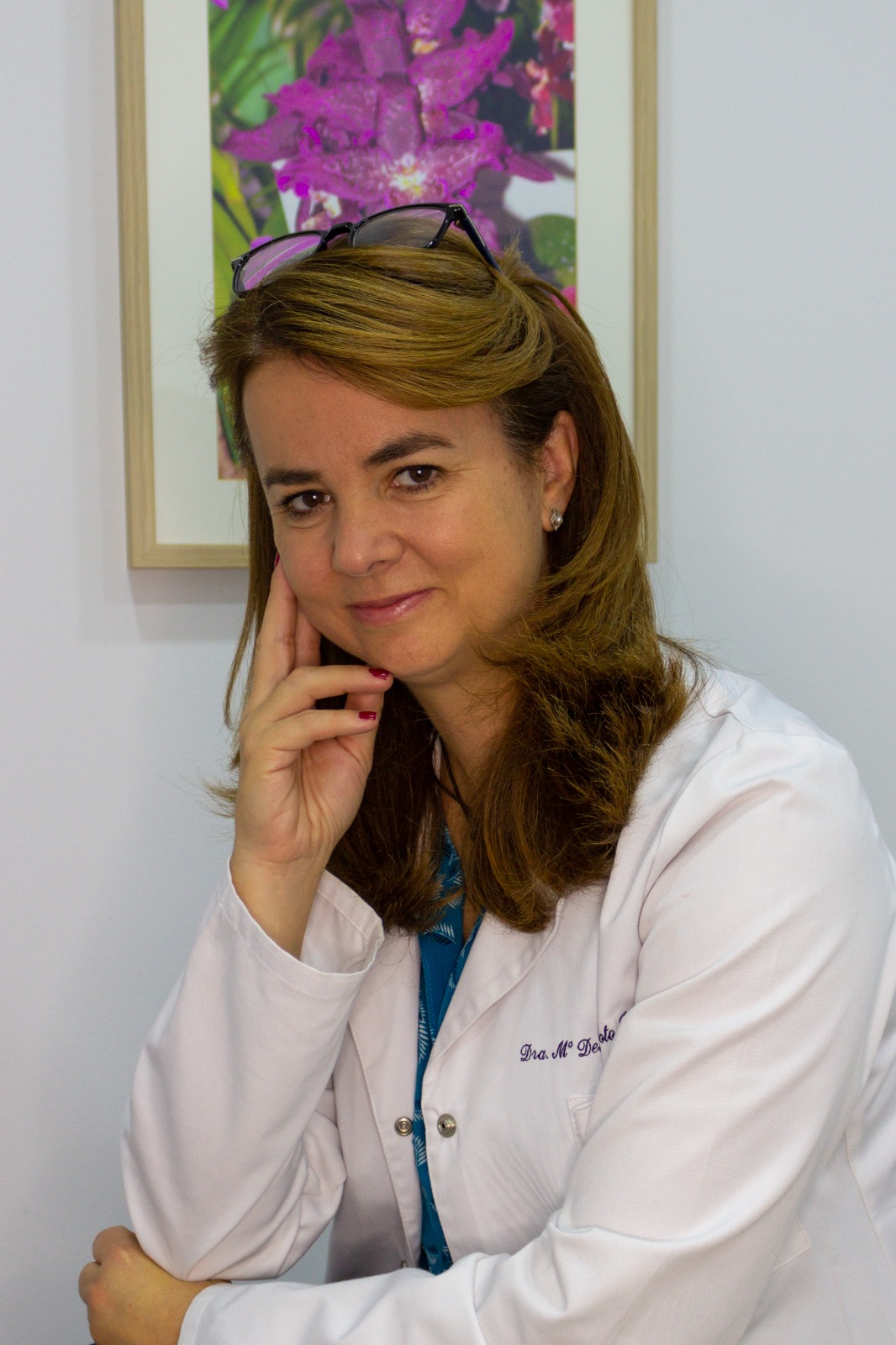 Dra. María del Carmen Soto en consulta clínica de alta precisión